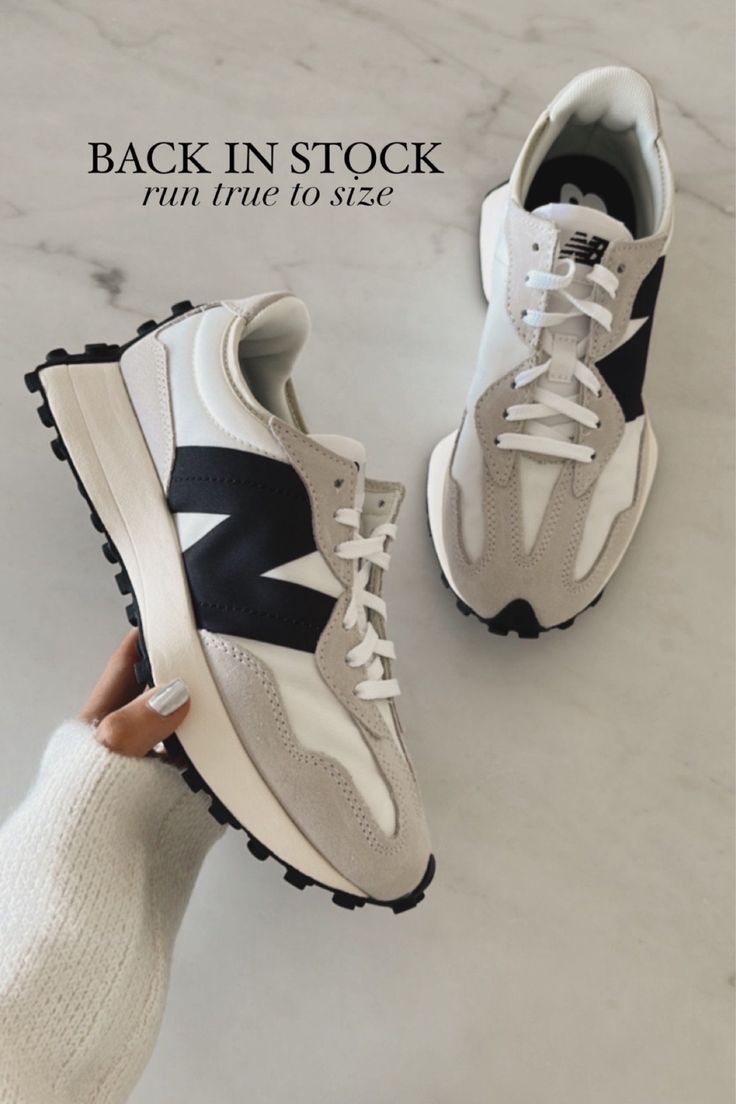 Nb Sneakers, Stylin By Aylin, Ultra Mini Uggs, New Balance 327, Weekly Outfits, Most Comfortable Shoes, New Balance Women, New Balance Sneakers, Elegantes Outfit