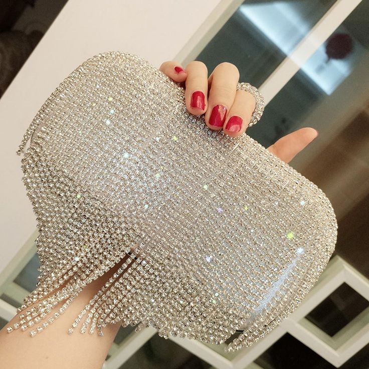 new shiny diamond ladies fringed hand bag bag bag bag night party party bride Xiekua package Wedding Parties Colors, Bling Fashion, Fringe Handbags, Wedding Handbag, Party Handbags, Crystal Clutch, Wedding Purse, Tassels Fashion, Clutch Purse Evening