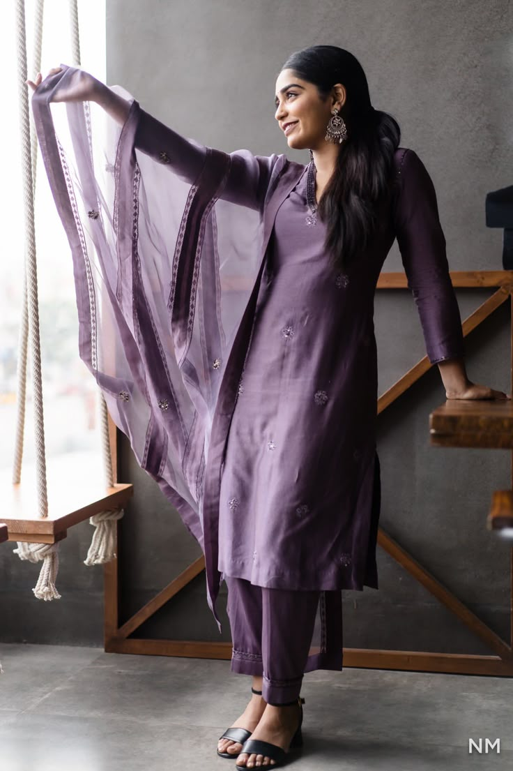 Simple Chudidar Designs Indian, Simple Churidhar Casual, Latest Churidhar Designs, Saree To Kurta Design, Trendy Chudidars, Churidar Set Designs, Traditional Churidar Designs, Simple Churidar Designs Casual, Ethinic Wear Indian Women Kurtis