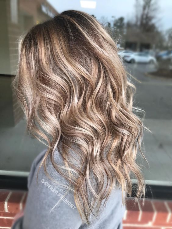 Brunette Balayage, Gorgeous Hair Color, Balayage Hair Blonde, Winter Hair Color, Hair Medium, Brown Highlights, Brown Blonde Hair, Spring Hairstyles, Brown To Blonde