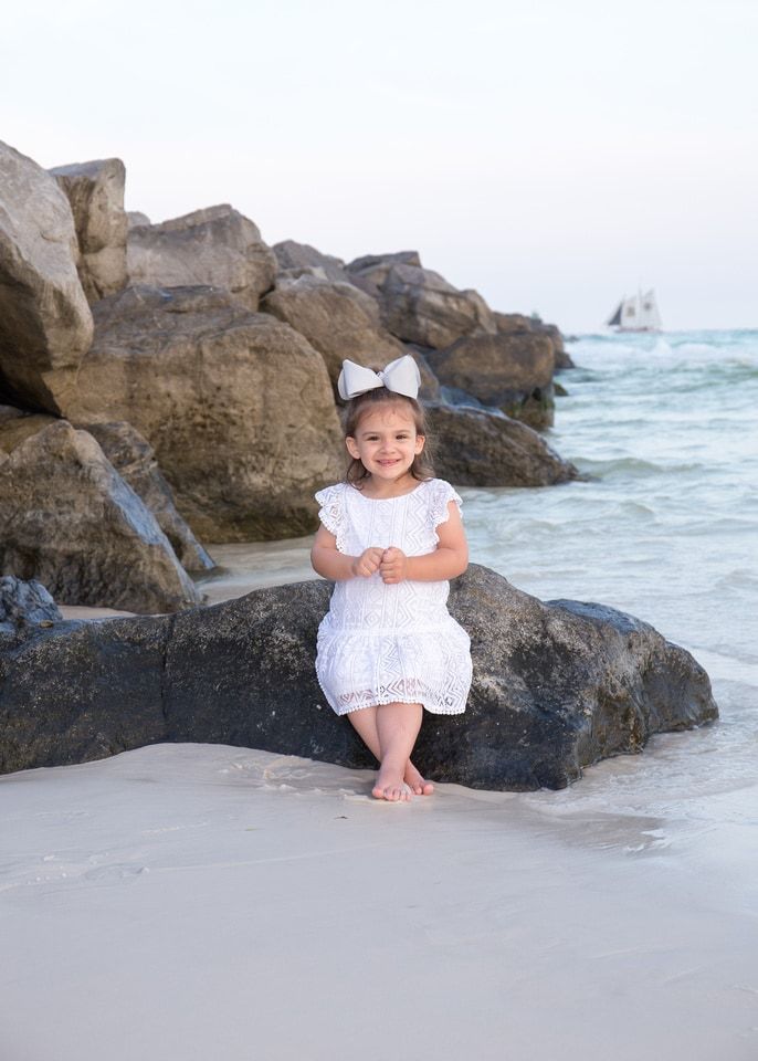 Toddler Beach Photos, Large Family Poses, Beach Pictures Kids, Family Beach Portraits, Toddler Beach, Beach Picture, Beach Family Photos, Girl Beach, Beach Pictures Poses