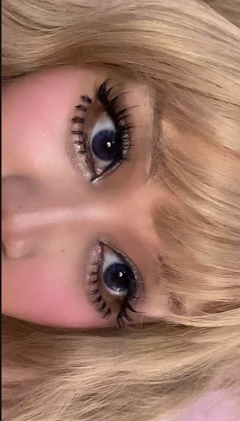 Gyaru Styles Names, Gaijin Gyaru Makeup, Gyaru Makeup Agejo, Gyrua Girl Makeup, Gyaru Eyeshadow, Himekaji Gyaru Makeup, Tsuyome Gyaru Makeup, Agejo Gyaru Makeup, Red Draculaura