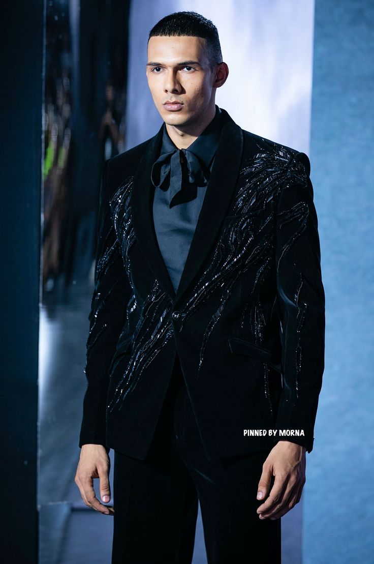 Gaurav Gupta - India 🇮🇳 Gaurav Gupta Menswear, Menswear Indian, Gaurav Gupta, Blazer Outfits Men, Ring Ceremony, Embroidery Suit, Indian Men, Silk Kurti, Tom Ford Suit