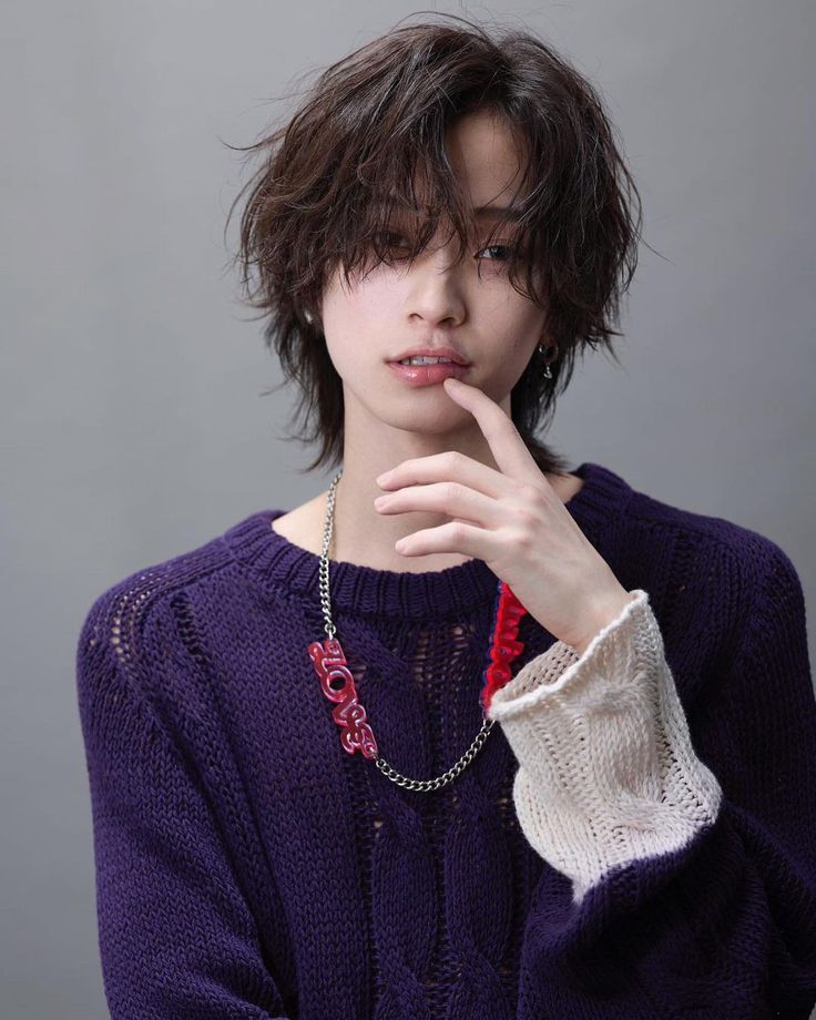 Male Longer Hairstyles, Shoulder Length Hair Masculine, Men Aesthetic Pose, Haircuts Oval Face Long, Korean Haircut For Heart Shaped Face, Middle Part Haircuts Women, Long Hair Boy Hairstyles, Asian Guy Haircut, Hair Styles Male