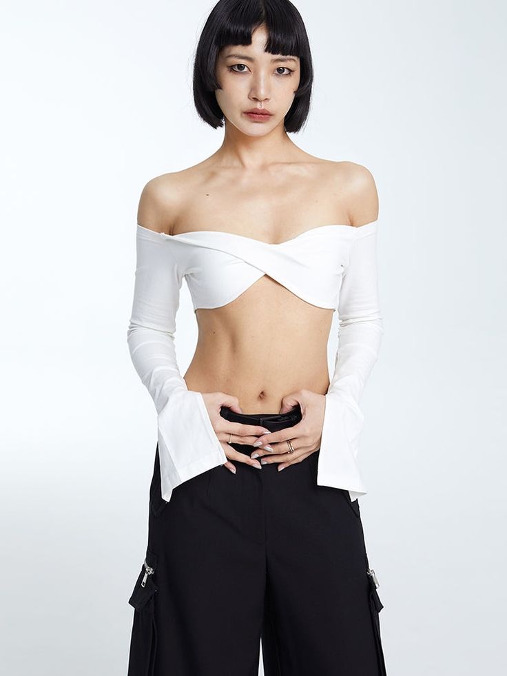 Material: 100% Cotton
Model: 165cm/46kg Wearing size S



Length
bust
Sleeve Length


S
13cm
74-86cm
58cm


M
14cm
78-90cm
59cm Sleeve Illustration Fashion, Black Club Outfit, Toned Aesthetic, Dance Fits, Chanel Loafers, Arcana Archive, Future Style, Swag Outfits For Girls, Illustration Fashion Design