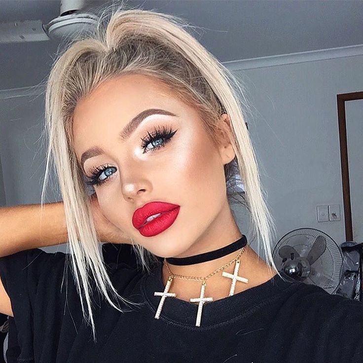 See this Instagram photo by @bybrookelle • 11.2k likes Winter Make-up, Blonde Hair Makeup, Red Lipstick Makeup, Beauty Make-up, Winter Makeup, Makeup Goals, Red Lipstick, Prom Makeup, Gel Nail Art