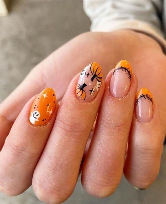 This fall nails are handmade with gel, with a good quality top coat gel for shine. The press on nails is design with pumpkin, patch and ghost nails art. SHAPE: square, coffin, almond and stiletto. -Each set comes with 10 nails. -One complementary prep kit per order. - Our nails are handmade with gel nail polish. -All nail sets are reusable. - A nail set can last up to three weeks with proper care and proper application. Please Note: I am not responsible for any incorrect sizing. If you are unsur Nail Art Halloween, Halloween Nails Easy, Cute Halloween Nails, Pumpkin Nails, Nagel Tips, Winter Nail Art, Halloween Nail Designs, Fall Nail Art, Halloween Nail Art