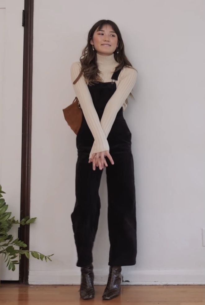 Black Corduroy Overalls, Fancy Overalls Outfit, Jumpsuit And Turtleneck Outfit, Turtleneck With Overalls, Fall Fits Overalls, Dungaree Winter Outfit, Black Overalls Fall Outfit, Corduroy Dungarees Outfit, Dressed Up Overalls Outfit