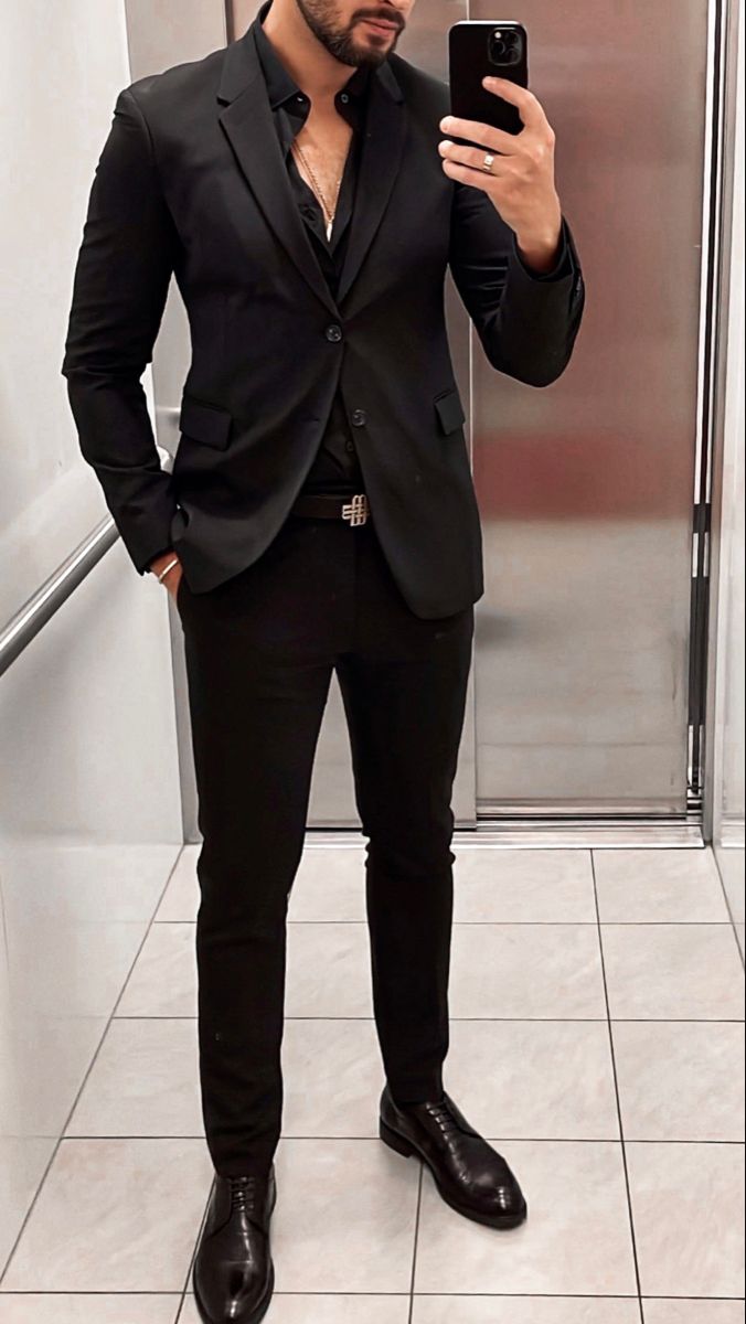 Pose In Suit Men, Black Prom Men Outfit, Wedding Suits Men Black Classy, Men Formal Outfit Black, Elegant Black Suit Men, Formal Mens Fashion Party, All Black Suit Men Prom, Black Party Outfit Men, Prom Outfits For Guys Black