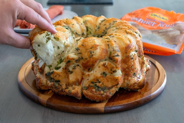 Garlic Parmesan Monkey Bread - Rhodes Bake-N-Serv Garlic Pull Apart Bread Rhodes Rolls, Rhodes Pull Apart Bread, Rhodes Dough Monkey Bread, Rhodes Garlic Pull Apart Bread, Rhodes Rolls Recipes, Rhodes Bread Dough, Garlic Monkey Bread, Fancy Bread, Rhodes Recipes