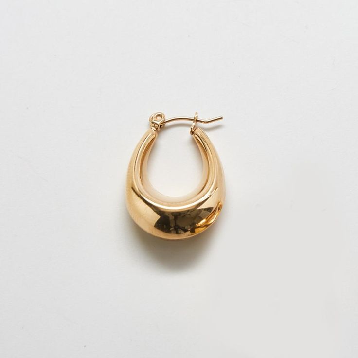 Be bold in this pair of oval hoop earrings. These beautiful earrings are made hollow for a lightweight but 'heavy-looking" feel. Perfect for an everyday look that can be stacked with our other tiny studs. Latch-Back Weight: Light Weight. Material: Gold Plated; Stainless Steel. Dimensions: Length: Approx. 25mm; Width: Approx 15mm Color: Gold. Hypoallergenic Tarnish Resistant Lead-Free; Nickel Free Oval Hoop Earrings, Tiny Studs, Oval Earring, Vermeil Jewelry, Be Bold, Stainless Steel Jewelry, High Quality Jewelry, Gold Plated Jewelry, Jewelry Plate