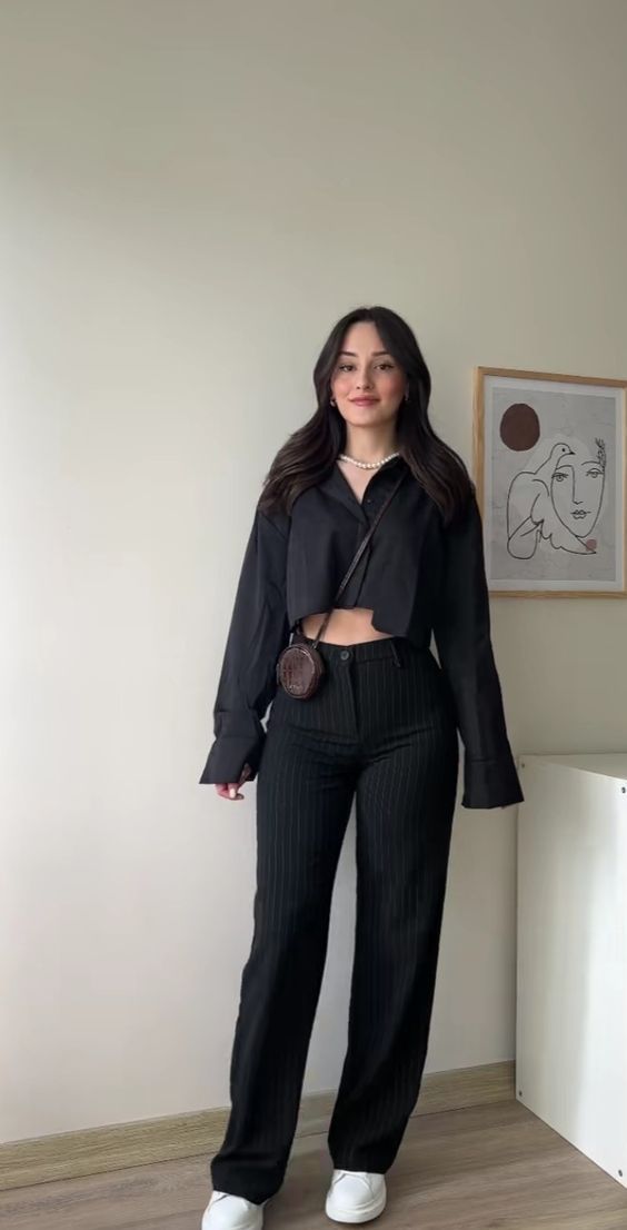 Steak Dinner Outfit Ideas Women, Warehouse Outfit Women, Outfit Total Black Party, Winter Fashion Outfits Classy, Club Wear Outfits, Running Ootd, Casual College Outfits, Everyday Fashion Outfits, Casual Day Outfits