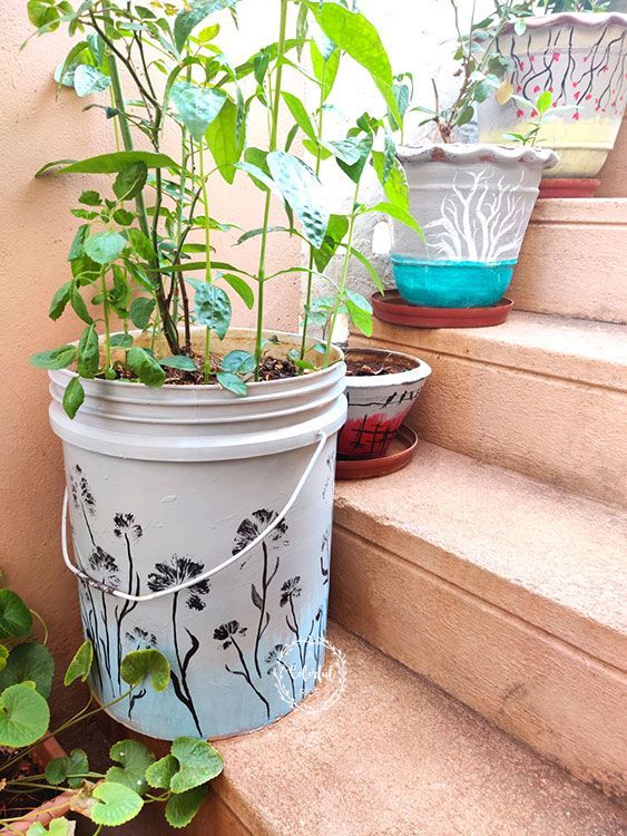 diy planters, planters diy, diy planter pots, diy hanging planters, planters diy, diy terracotta pots, terracotta pots diy, terracotta pot diy, diy painted terracotta pots Terracotta Pots Painted Diy Ideas, Terracotta Pots Diy, Terracotta Pot Painting, Painted Terracotta Pots, Bucket Decor, Decoupage Tins, Simple Diy Projects, Stray Animals, Pots Diy