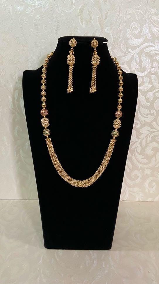 18" length Antique Trendy Malaa necklace An antique gold necklace is a timeless piece of jewelry that reflects the elegance and craftsmanship of a bygone era. Elegant Antique Gold Necklaces For Festive Occasions, Elegant Antique Gold Necklace For Festive Occasions, Antique Gold Brass Necklace For Wedding, Gold Temple Necklace With Intricate Design, Gold Long Temple Necklace With Intricate Design, Gold Necklace With Elegant Design For Festive Occasions, Elegant Antique Gold Temple Necklace, Elegant Antique Gold Temple Necklace Gift, Ornate Festive Necklaces With Elegant Design