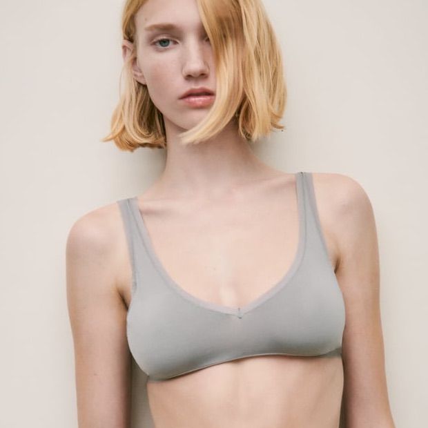 Nwot. Zara Light Gray Bralette Made With Polyamide Blend Fabric. Round Neck And Wide Straps. Size S. Ref. 1758/914. Everyday Summer Triangle Top Bra, Casual Everyday Summer Bra, Stretch Bra For Everyday Spring Use, Summer Everyday Bra, Seamless Everyday Bra For Summer, Seamless Everyday Bra, Spring Triangle Top Bra, Soft Touch Summer Bra In Solid Color, Spring Loungewear Bra With Removable Pads