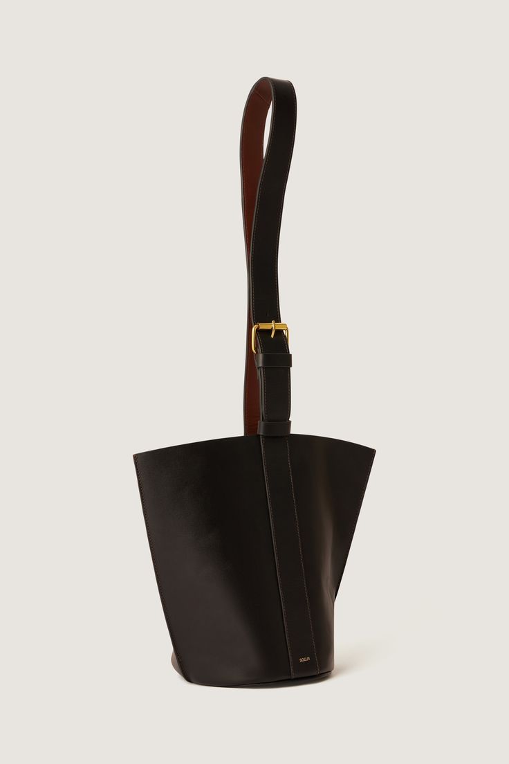 Natural and brown soft leather bucket bag - Two-tone leather bag, outer natural, inner brown - Length of handle adjustable via a golden metal buckle - Shoulder, or cross-body bag - Height 27 cm, width 19 cm Cognac Bags With Brass Hardware And Top Handle, Cognac Bag With Brass Hardware And Top Handle, Cognac Top Handle Bags With Brass Hardware, Leather Office Bucket Bag, Leather Office Bucket Bag With Handle Drop, Business Bucket Bag With Top Handle And Adjustable Strap, Business Bucket Bag With Detachable Handle, Business Bucket Bag With Adjustable Strap And Top Handle, Top Handle Bags With Brass Hardware For Work