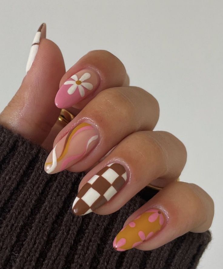 Nails 70s, Uñas Aesthetic, Kpop Nails, Art Reels, Nails Floral, Checkered Nails, Nail Aesthetic, 2023 Nail, Boho Nails