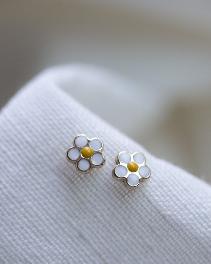 E&E PROJECT 14K SOLID GOLD SERIES------------------------------------------------------Daisy EarringsLightest cute small daisy earrings.Wear it while showering, swimmingall day, everydayAll earrings post and backings are 14K Gold14K Yellow Gold and Enamel Daisy Flower Stud Earring 6mm studs 1 Pair with 14K gold backings Cute Gold Flower Charm Earrings, Dainty Everyday Earrings For Summer, Cute Gold Flower-shaped Earrings, Dainty White Flower Earrings For Spring, Cute Flower Shaped Hypoallergenic Earrings, Cute Hypoallergenic Flower-shaped Earrings, Cute Gold Earrings For Spring, White Minimalist Nickel-free Flower Earrings, Dainty Hypoallergenic Earrings For Summer