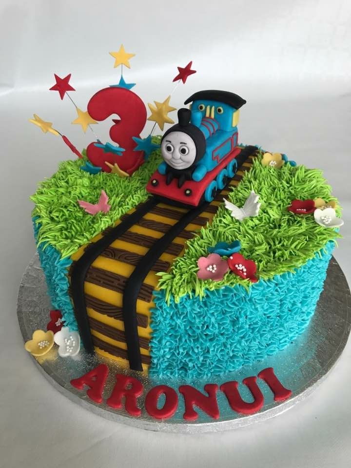 Titipo Train Birthday Cake, Thomas Engine Cake, Thomas Train Cake Ideas, Birthday Cake Thomas The Train, Thomas The Tank Engine Cake Buttercream, Thomas The Train Smash Cake, Train Bday Cake, Thomas The Tank Engine Birthday Party, Titipo Train Cake