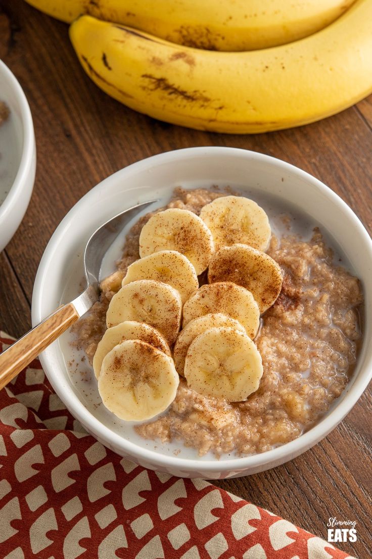 a bowl of oatmeal with bananas and cinnamon