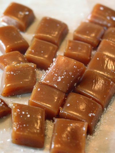 there are many pieces of caramel on the table