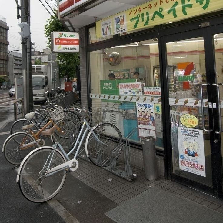 there are many bicycles parked in front of the store