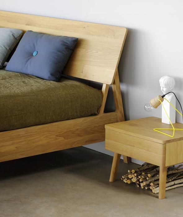 Oak Air Bed - 2 Sizes Ethnicraft - BEAM // Design Store Oak Wooden Bed Frame Bedroom, Ethnicraft Bed, Oak Bedside Tables, Oak Beds, Прикроватные Тумбочки, Bed Design Modern, Air Bed, Solid Wood Bed, Hamptons Style