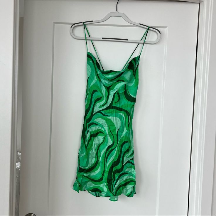 New With Tags Spring Mini Length Lined Slip Dress, Green A-line Mini Dress For Casual Occasions, Fitted Green Slip Dress, Green A-line Mini Dress For Day Out, Green Fitted Sundress Slip Dress, Green Flowy A-line Sundress, Flowy Green A-line Sundress, Zara A-line Lined Dress, Fitted Green Mini Sundress