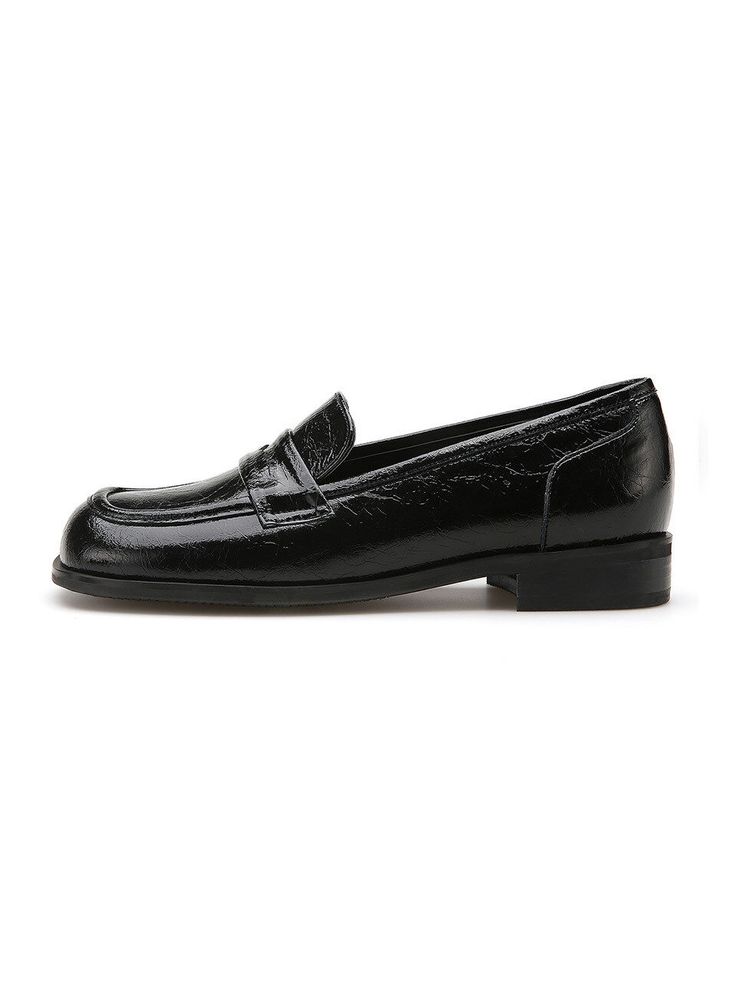 Editor's NotesAMELLIE's classical designed loafers of crinkled leather can be matched for various trendy casual stylings.- Classical and sophisticated mood- Vintage crinkled cow leather- Soft and wide toe- Various stylings- Daily point itemMeasurements(in.)- Size: KR 225MM (US 5.5) ~ KR 250MM (US 8)- Front toe length : 5.51 in.- Feet width : 3.74 in.- Heel : 0.79 in.- Top circumference : 5.71 in.* Measurements & Model size : KR 240MM* Fits true to sizeComposition & Care- Upper : Crinkled Office Patent Leather Loafers With Textured Sole, Elegant Patent Leather Platform Loafers For Spring, Elegant Spring Patent Leather Platform Loafers, Classic Patent Leather Oxfords For Spring, Spring Patent Leather Loafers For Business Casual, Patent Leather Loafers For Business Casual In Spring, Spring Patent Leather Shoes For Workwear, Spring Business Platform Loafers In Patent Leather, Spring Formal Platform Loafers With Textured Sole