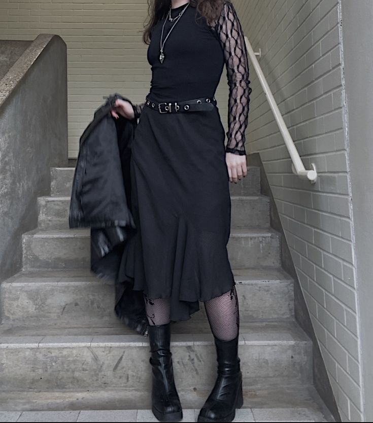 All black outfit winter 2022 long skirt brunette mesh long sleeve aesthetic dark academia Long Skirt With Tights, Dark Academia Long Skirt, Long Black Skirt Outfit Aesthetic, Outfit Winter 2022, All Black Outfit Winter, Black Skirt Outfit Aesthetic, Pretty Tights, Long Sleeve Aesthetic, Black Long Sleeve Outfit