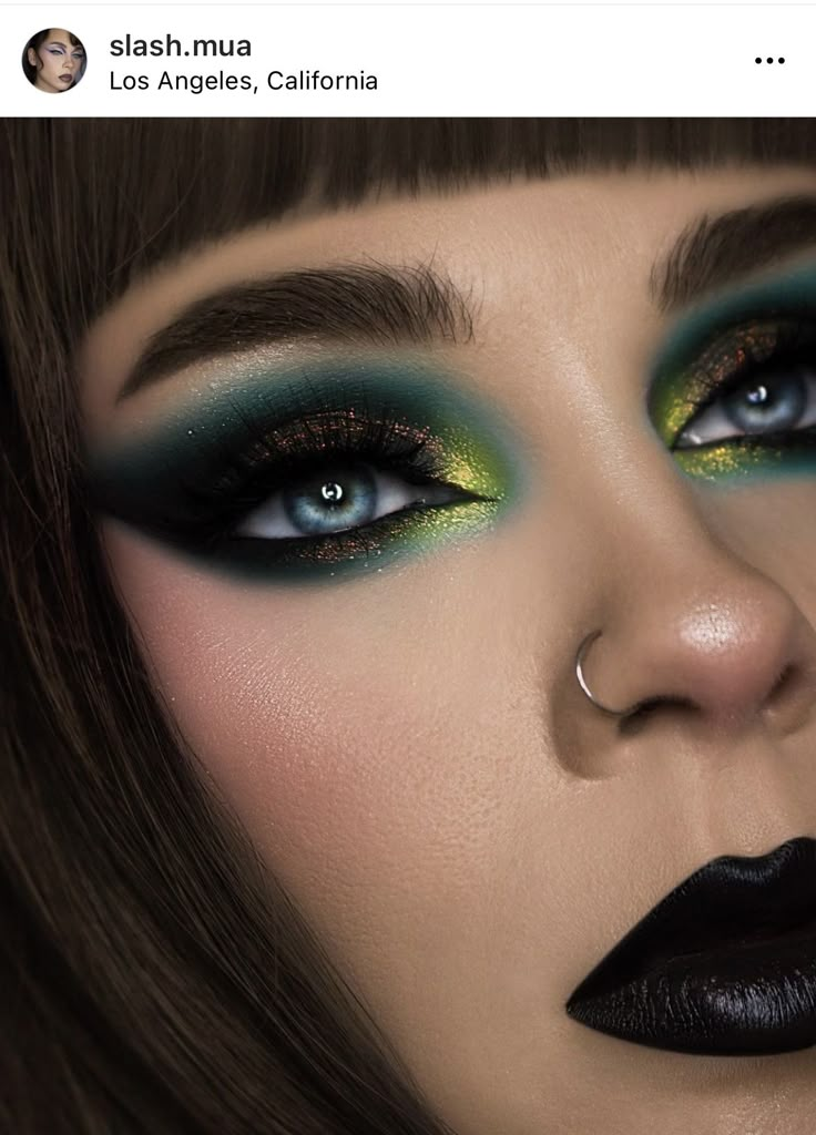 Evil Eyeshadow Looks, Dark Green Makeup Ideas, Dark Green Fairy Makeup, Lord Of The Rings Makeup, Wild Makeup Looks, Snake Eye Makeup, Dark Green Makeup Looks, Dramatic Eyeshadow Looks, Rocker Chic Makeup