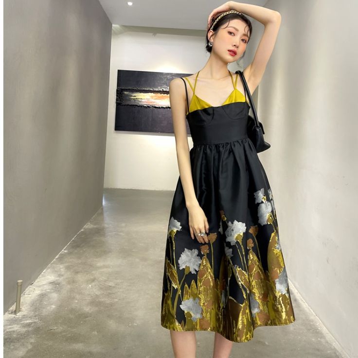 Little black dress. beautifully positioned floral dressMaterial:Acetate satinColor:as pictureStyle:sweetFeatures:printed floralSize(cm)S,M,L 1inch=2.54cmS:length:88.5,bust:85,waist:67&ltp&gtM:length:89,bust:89,waist:71</p>&ltbr/>&ltp&gtL:length:93,bust:93,waist:75</p>&ltbr/>&ltp&gtNote:Due to different measurement methods,there will be 1-3 error(unite:cm), please understand.</p>&ltbr/>&ltp&gtPlease check the size carefully wh Black A-line Dress With Floral Print, Satin Floral Print Party Dress, Printed Midi Floral Dress For Party, Printed Floral Midi Dress For Party, Party Floral Printed Midi Dress, Elegant Black Floral Dress For Spring, Summer Evening Floral Dress, Floral Print A-line Midi Dress For Evening, Floral Print Satin Midi Dress For Summer