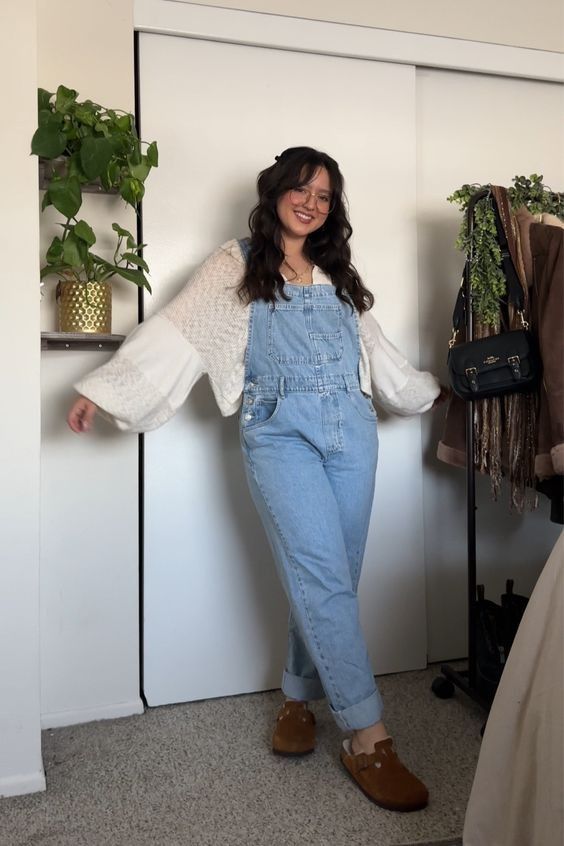 Clog Birkenstock Outfit Fall, Overalls With Clogs Outfit, Overalls Birkenstocks Outfit, Birkenstock Boston Outfit Overalls, Outfit Ideas With Boston Clogs, Platform Clogs Outfit Fall, Doc Clogs Outfit, Brown Boston Clogs Outfit, Dark Brown Boston Clogs Outfit