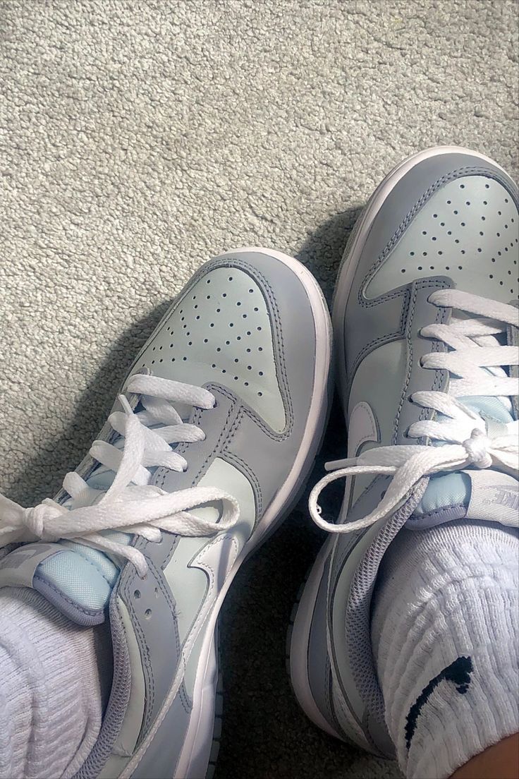 Jordan 1 Low Dunk, Air Force 1s Outfit, Grey Jordans, Grey Aesthetic, Shoes Ads, Shoe Inspo, Grey Outfit, Aesthetic Shoes, Swag Shoes