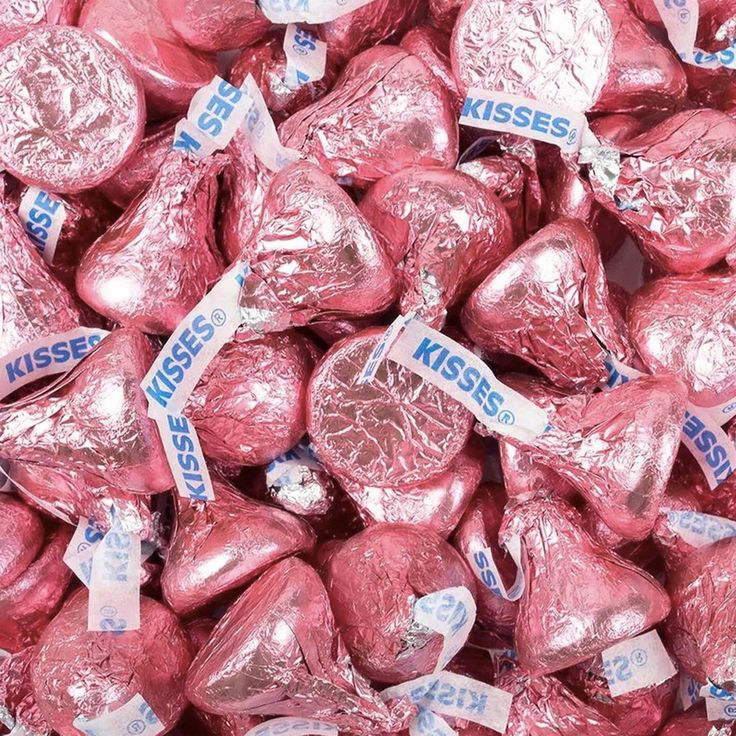 JUST CANDY Candy Bar Pink Kisses Chocolate, 8 Oz, 1 Count 715786800866 Pink Hershey Kisses, Pink Candy Buffet, Kue Macaroon, Online Candy Store, Kisses Candy, Tout Rose, Kiss Pink, Hershey's Kisses, Pink Milk