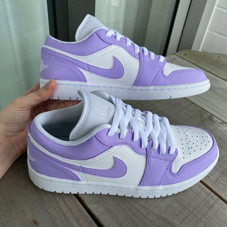 Custom Jordan 1, Tenis Air Force, Custom Jordan, All White Sneakers, Custom Jordans, Nike Shoes Girls, Preppy Shoes, Pretty Shoes Sneakers, All Nike Shoes