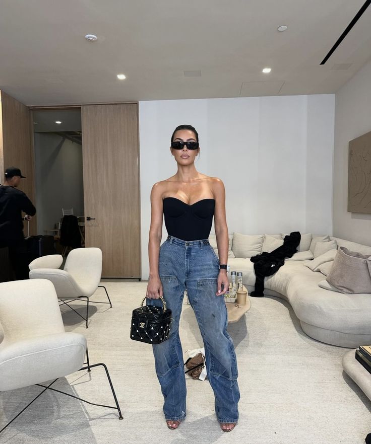 Stylish Jeans Outfit, Estilo Kim Kardashian, Classy Fashion Chic, Kloe Kardashian, Kim Kardashian Outfits, Kim K Style, Kardashian Outfit, Kim Kardashian Style, Kardashian Style