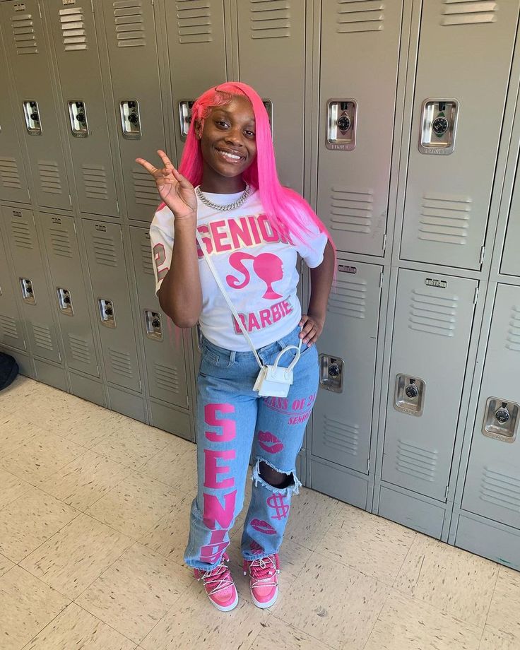 2024 Senior Pictures Outfits, Last First Day Of School Outfit, Senior Custom Outfits, Custom Senior Outfits, Senior First Day Of School Outfit, Senior Barbie, School Birthday Outfit, Senior Pants Ideas, 8th Grade Graduation Outfit Ideas