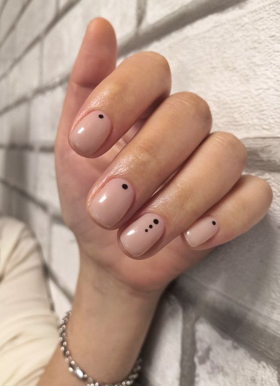 Dot Manicure Ideas, Manicure With Dots, Nails With Dots Simple, Simple Dot Nail Art, Nail Dots, Dot Manicure, Dotted Nails, Dots Nail Art, Dot Nails