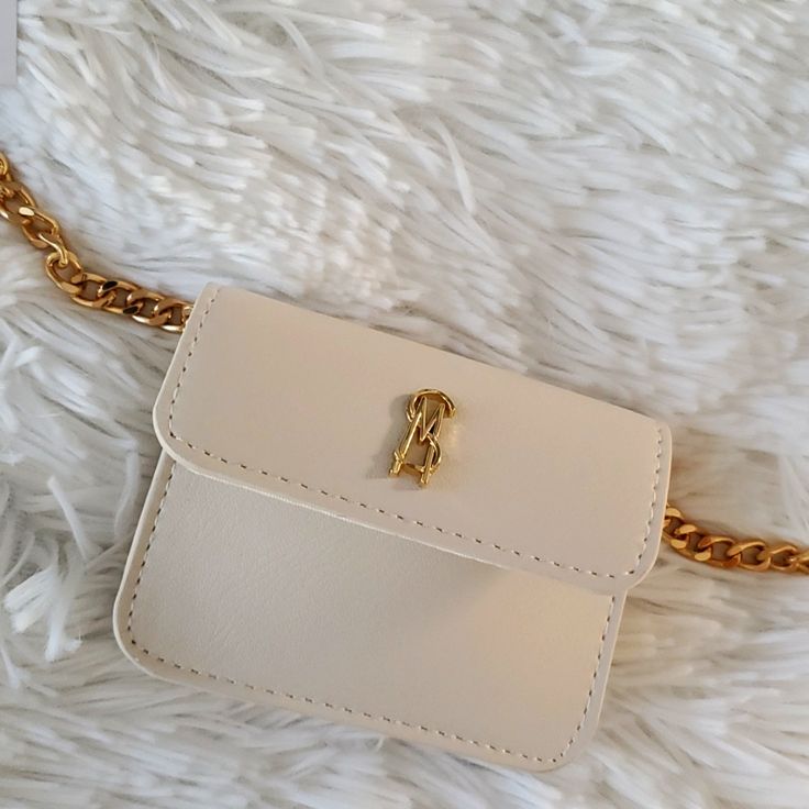 Brand New Steve Madden Cute Bone Belt Bag Large Gold Tone Chain L/Xl Classic Gold Bag With Mobile Phone Pocket, Classic Gold Bag With Mobile Phone Holder, Classic Gold Bags With Mobile Phone Holder, Rectangular Belt Bag With Gold-tone Hardware For Daily Use, Rectangular Belt Bag With Gold-tone Hardware, Daily Use Rectangular Belt Bag With Gold-tone Hardware, Elegant Large Capacity Belt Bag For Daily Use, Pouch Bags With Gold-tone Hardware, Pouch Bags With Gold-tone Hardware For Fashion Accessory