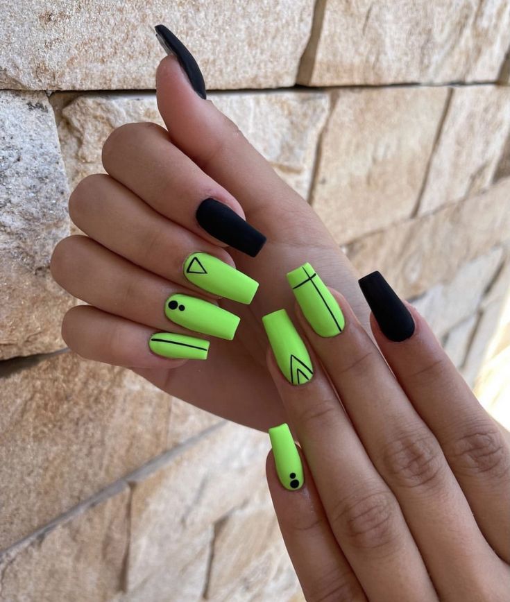 Coffin Gothic Nails, Neon Ballerina Nails, Matte Black And Lime Green Nails, Nail Ideas Green And Black, Bright Green And Black Nails, Black And Lime Green Nails Acrylic, Lime Green And Black Nails Design, Glow In The Dark Nail Designs, Black And Green Nails Acrylic