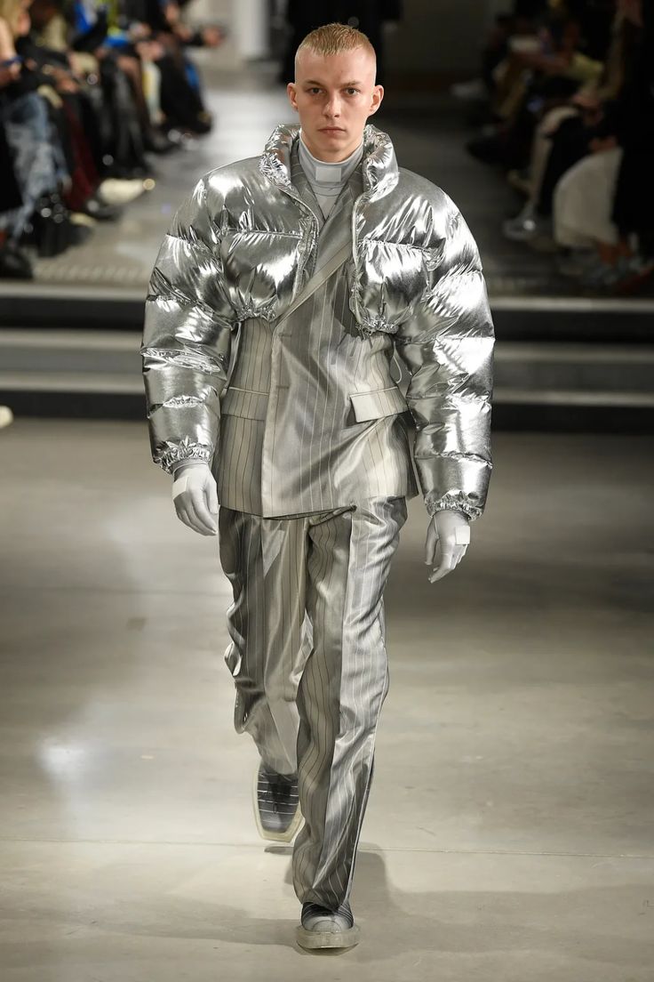 Futuristic Fashion Male, Retro Futuristic Fashion, Futuristic Costume, Puffer Outfit, Hypebeast Fashion, Best Gowns, Fashion Walk, Space Fashion, Gay Fashion