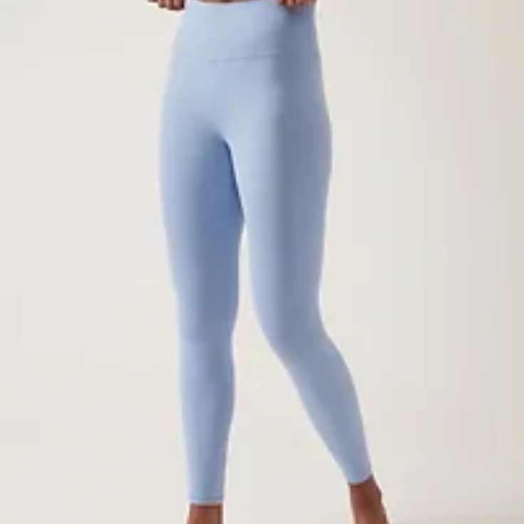 Athleta Transcend 7/8 Legging Heron Blue Medium Functional Light Blue Stretch Activewear, Light Blue Moisture-wicking Stretch Activewear, Light Blue Athleisure Activewear For Gym, Light Blue Sporty Activewear For Training, Light Blue Sporty Activewear For Workout, Light Blue Compression Activewear For Gym, Light Blue Athleisure Activewear For Sports, Light Blue Stretch Activewear For Running, Light Blue High Stretch Sporty Activewear