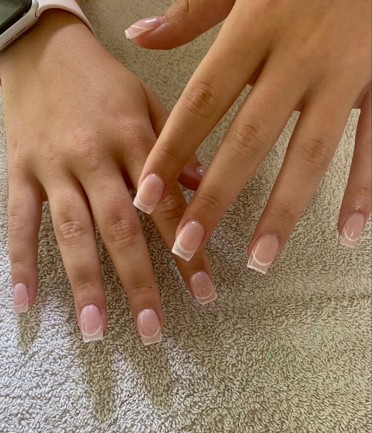 White French Outline Nails, Short Outlined French Tip Nails, Double French Tip Nails Square, White French Tip Hoco Nails, Open French Tip Nails, Short Acrylic Nails Holiday, French Outline Nails Square, Nails White Outline, Short Nail White French Tip