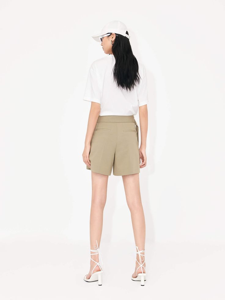 MO&Co. Women's Tailored Pleated Shorts with Belt Look your best in the tailored shorts! Featuring a high waist A-line silhouette and a detachable belt with a cargo pocket, these shorts flatter any figure. For added style, the shorts have hook and zipper closure and pleating details add a modern, timeless look that's perfect for any occasion. Features : - High waist A-line silhouette- Detachable belt with cargo pocket- Hook and zipper closure and pleating details Code: MBC2SOTT29The back length o Shorts With Belt, Tailored Shorts, Cargo Pocket, Pleated Shorts, Free Bag, Black Belt, Body Measurements, High Waist, A Line