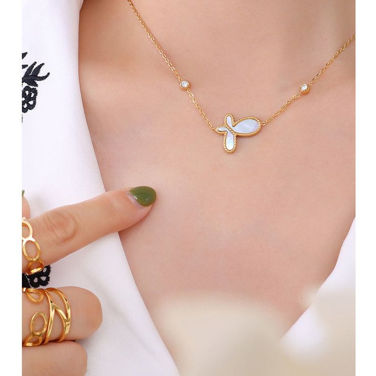 Style: Female Material: Titanium Steel, Mother of Pearl/Seashell Pearl Type: Cultured Pearl Color: White Necklace Length: 40+5cm Pendant: 1.8*1.35cm White Shell Necklace With Clavicle Chain, Metal Shell Necklace As A Gift, Metal Shell Necklace For Gift, Metal Shell Necklace Gift, Elegant Shell-shaped Clavicle Jewelry, Dainty White Metal Necklace, White Shell-shaped Necklace, Shell-shaped Clavicle Chain Necklace, Dainty White Shell-shaped Necklace