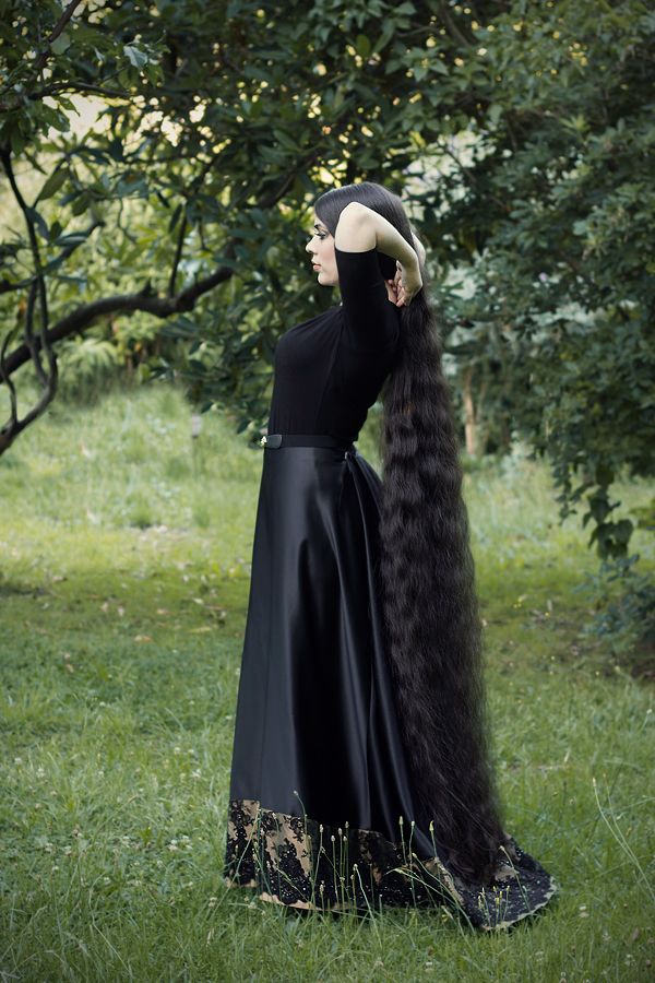 Woman With Long Hair, Extremely Long Hair, Rapunzel Hair, Long Hair Pictures, Really Long Hair, Super Long Hair, Long Black Hair, Long Hair Girl, Very Long Hair