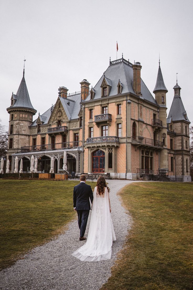 Combine Winter Wedding Magic, golden glamour and the beautiful Schloss Schadau Castle Wedding Venue in Switzerland and you get A + P's gorgeous Dream Winter Wedding.
bride and groom portrait session, castle wedding, wedding in castle, winter wedding, bride and groom photography, winter bride, fairytale wedding, poetic castle wedding Wedding In Castle, Winter Wedding Bride And Groom, Luxury Winter Wedding, Winter Wedding Bride, Bride And Groom Photography, Souvenir Wedding, Castle Wedding Venue, Groom Photography, Luxury Winter