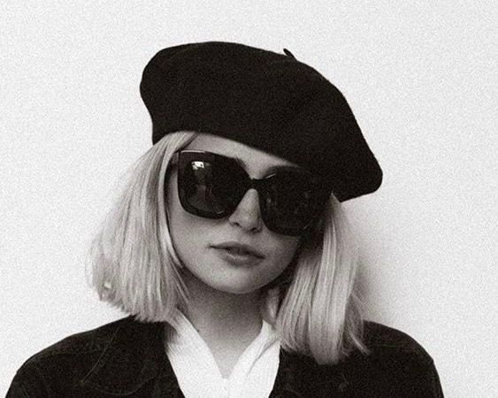 Hair Beret, Beatnik Style, Casual Outfit Inspiration, Parisian Chic, Autumn Aesthetic, Parisian Style, Square Sunglasses Women, Aesthetic Girl, Hat Fashion