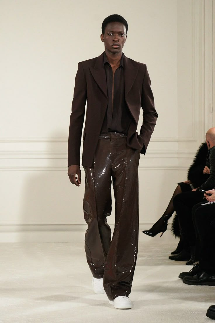 Valentino Spring 2022 Couture Fashion Show | Vogue Sketchbook Outfits, Meet Gala, Senior Hoco, Valentino Menswear, Mens Runway Fashion, Gender Neutral Fashion, Gender Fluid Fashion, High Fashion Men, High Fashion Runway